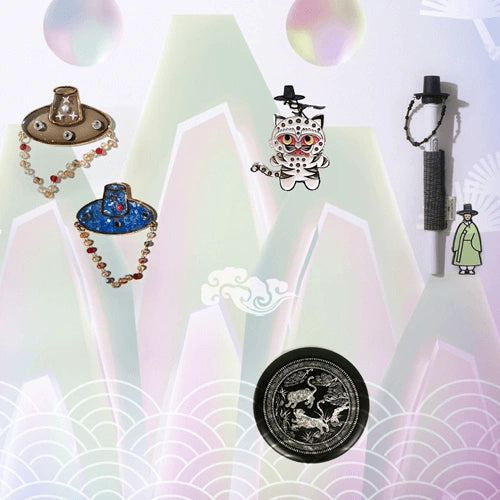 MU:DS - cute Magpie-Tiger pins and Korean museum goods featuring a gat (traditional Korean hat)